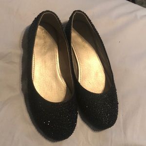 Girls sparkling black shoes